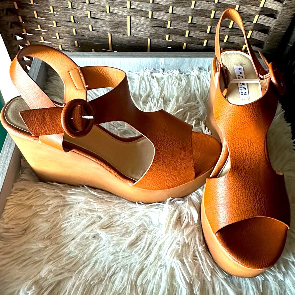 NWOT- Wedge sandal cognac color lightweight sz 10